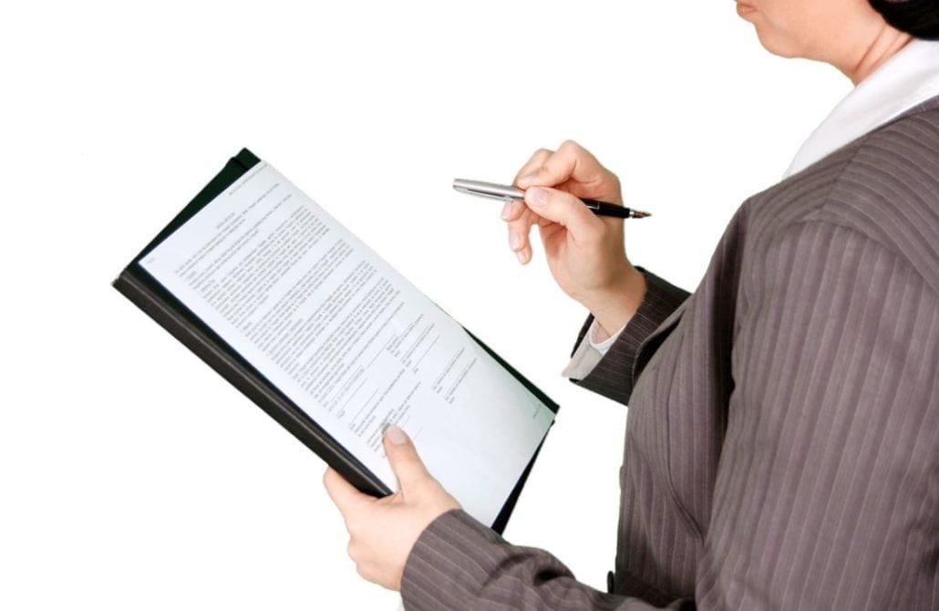 Who is entitled to read the will of a deceased person